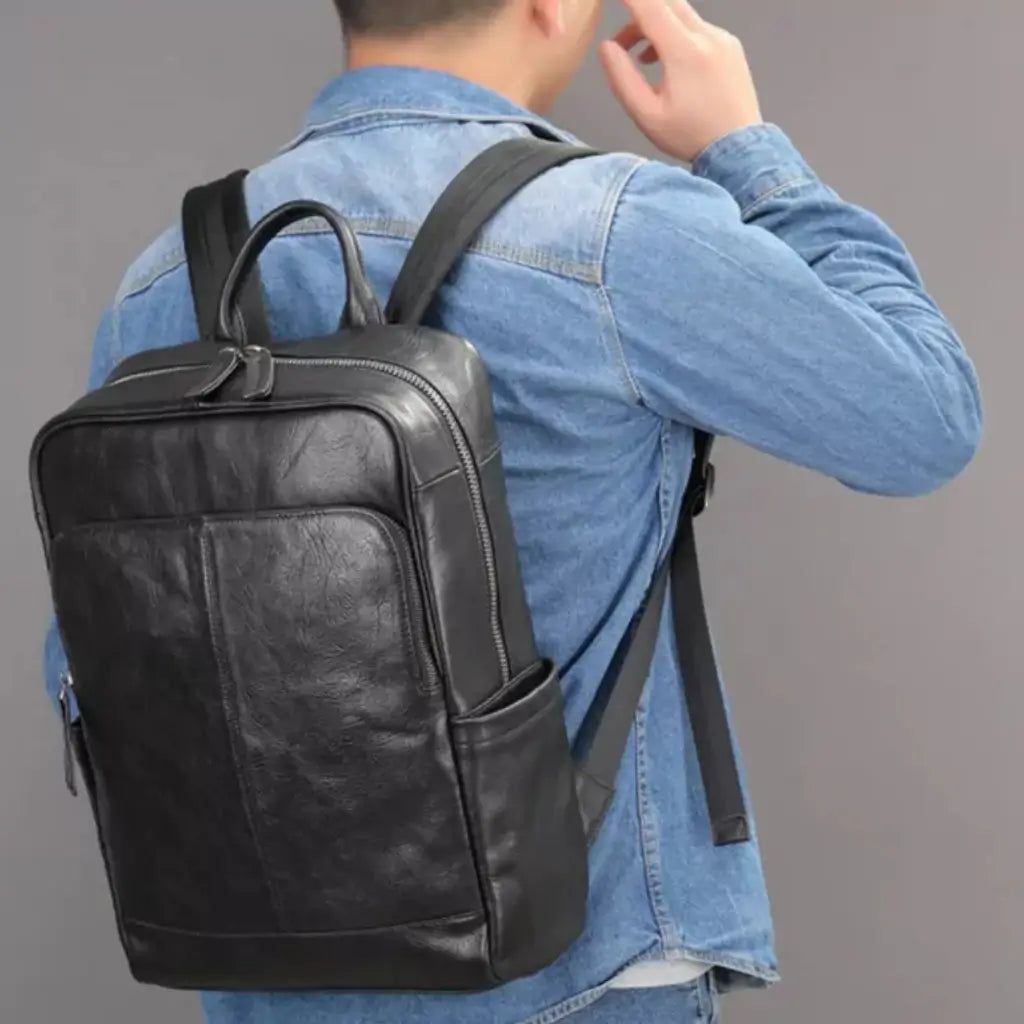 Mochila de Couro Genuíno Theron