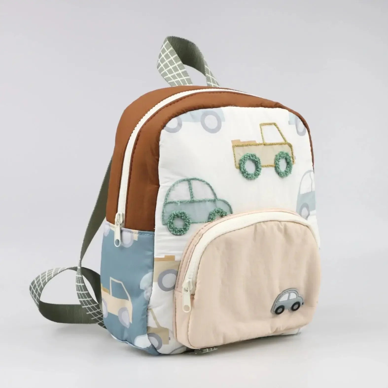 Mochila Escolar Infantil com Bordado de Carrinho